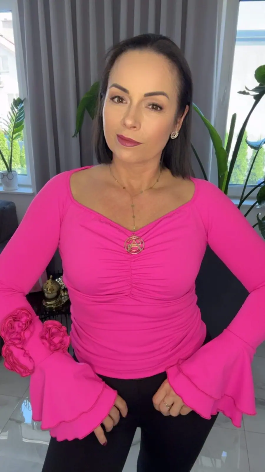 Bluzka Pink Mania różowa dopasowana z różą