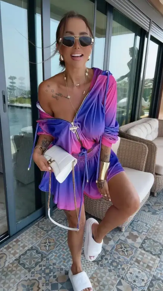 Dres Lola Bianka welurowy różowy, zdjęcie 2 z 2 — odzież damska Victoria Fashion