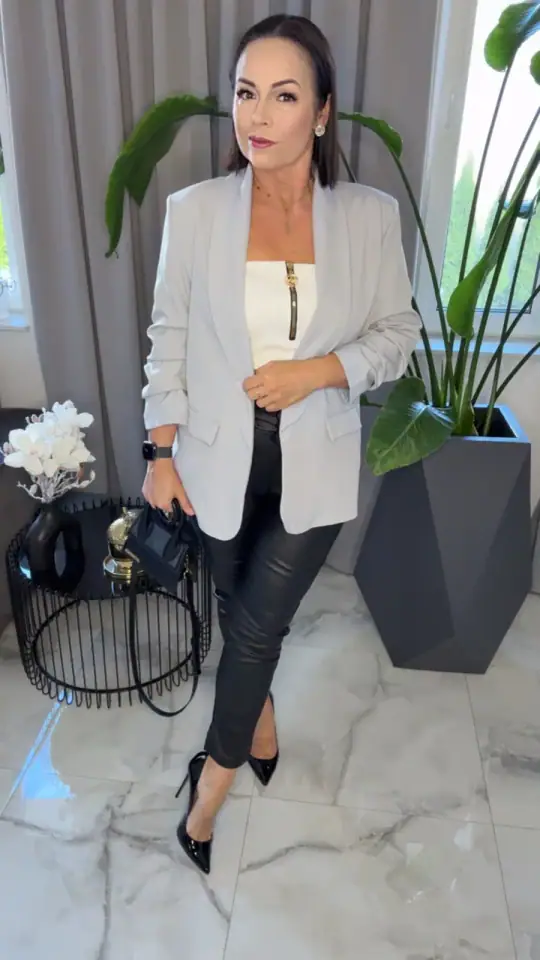Spodnie czarne eksokórka piękne, zdjęcie 1 z 2 — odzież damska Victoria Fashion