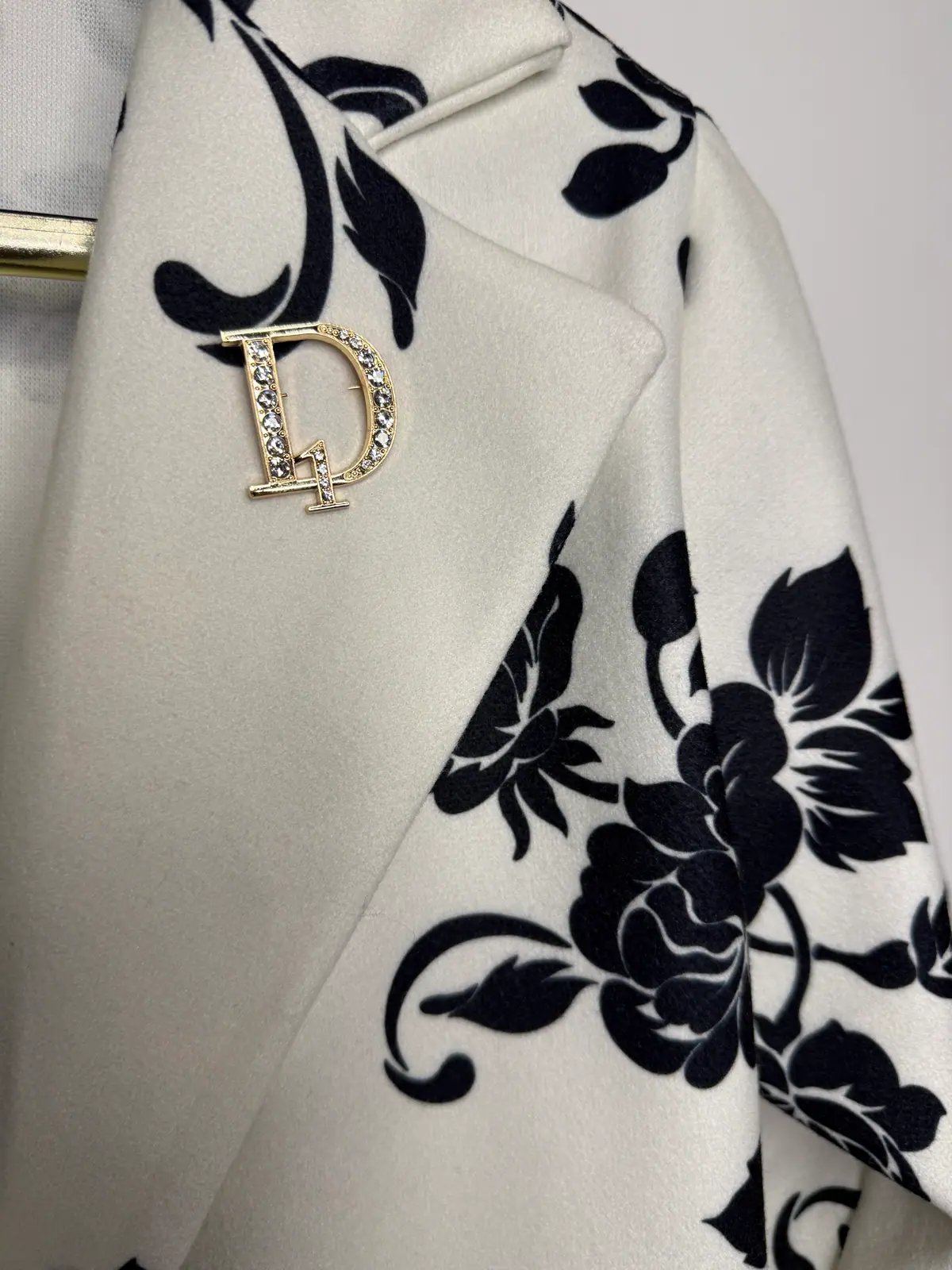 Płaszcz elegancki biały w kwiaty — miniatura 10 z 11