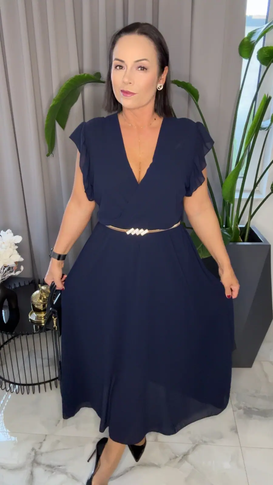 Sukienka wizytowa granatowa z szyfonu elegancka, zdjęcie 2 z 2 — odzież damska Victoria Fashion