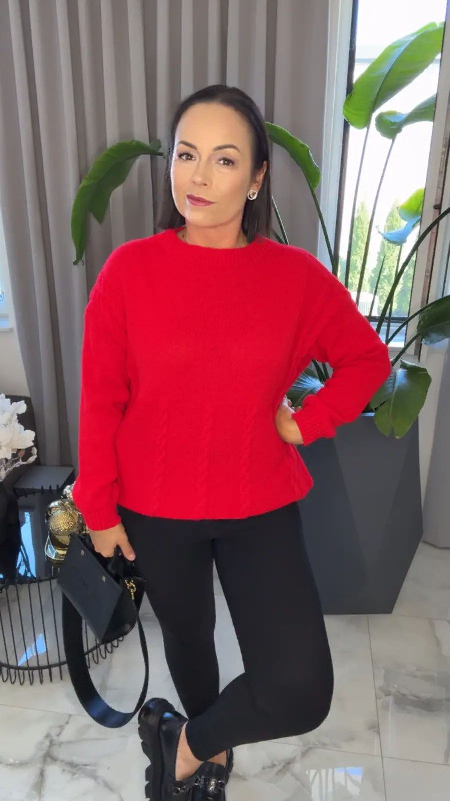 Sweter czerwony dłuższy z długim rękawkiem