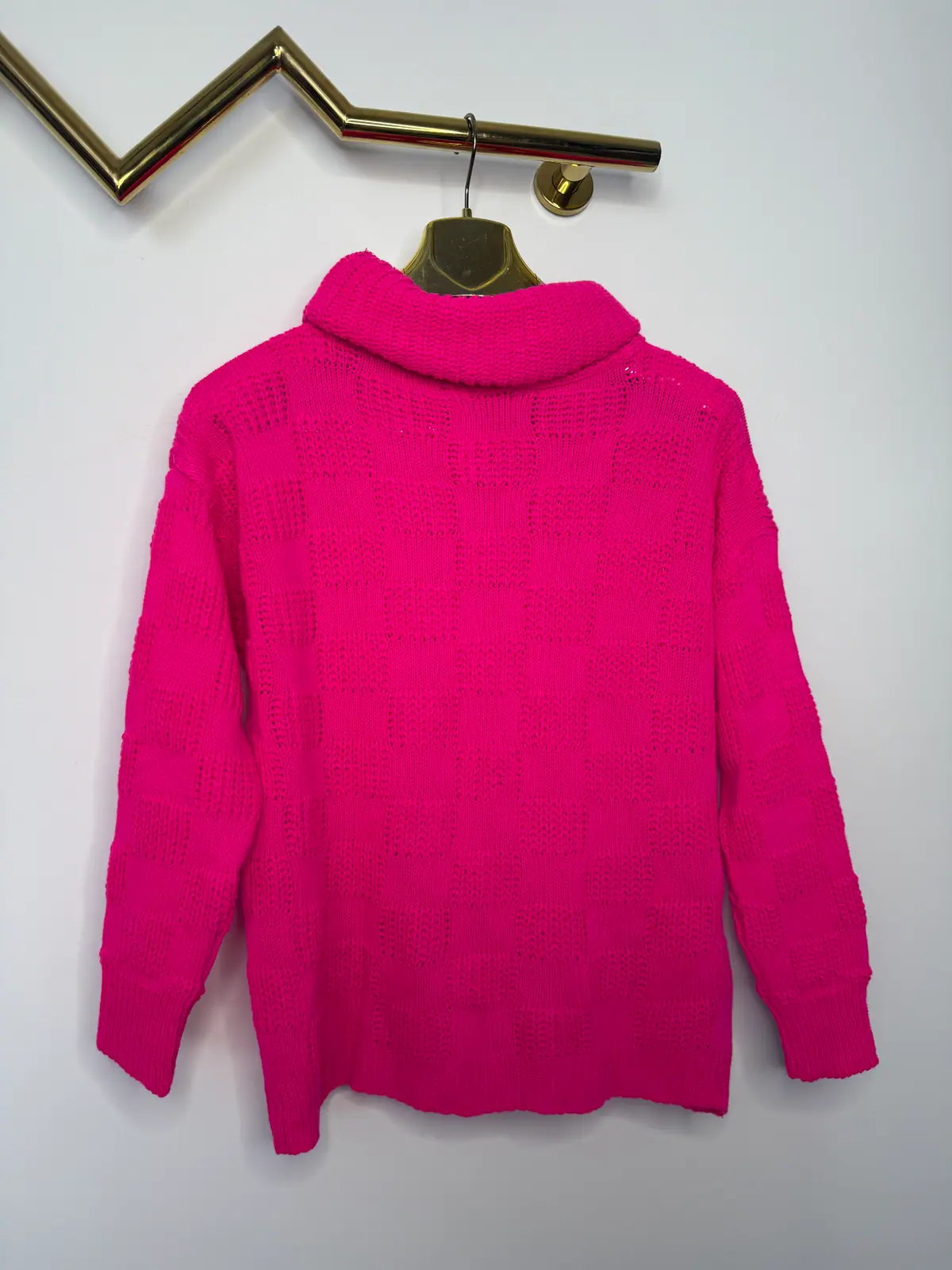 Sweter różowy golf piękny i wygodny — miniatura 7 z 11