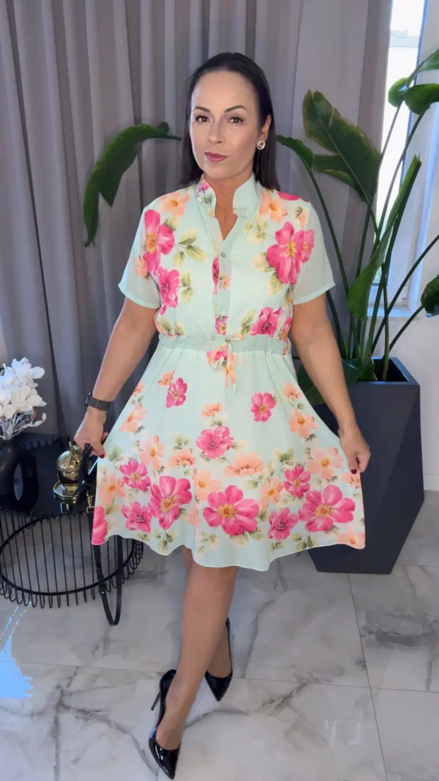 Sukienka elegancka miętowa w kwiaty, zdjęcie 1 z 2 — odzież damska Victoria Fashion