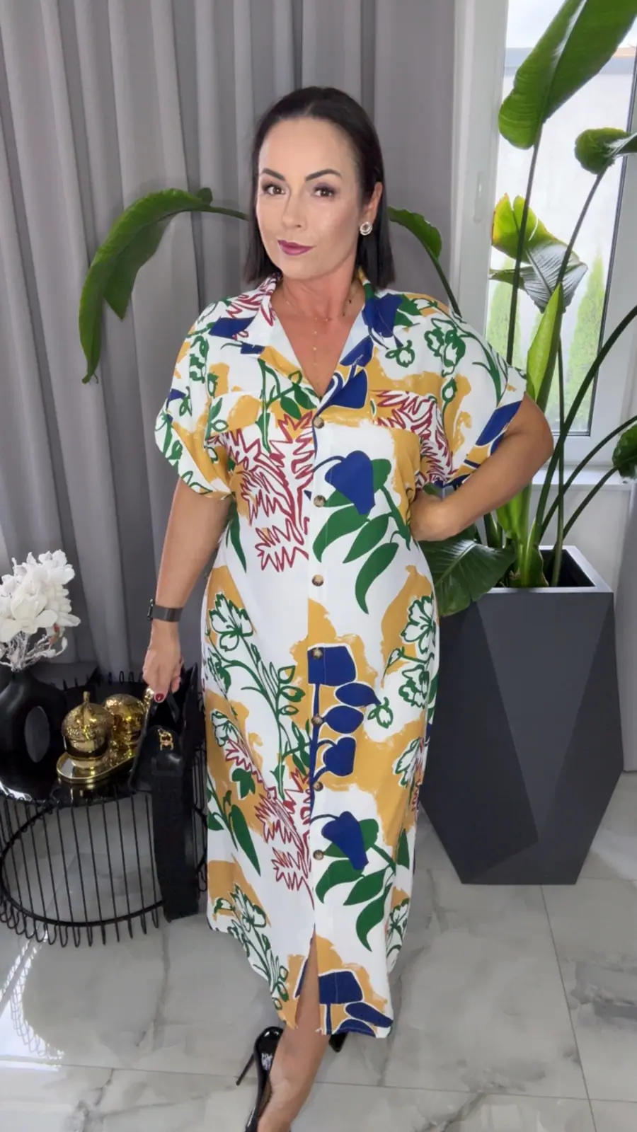 Sukienka w kwiaty z paskiem elegancka
