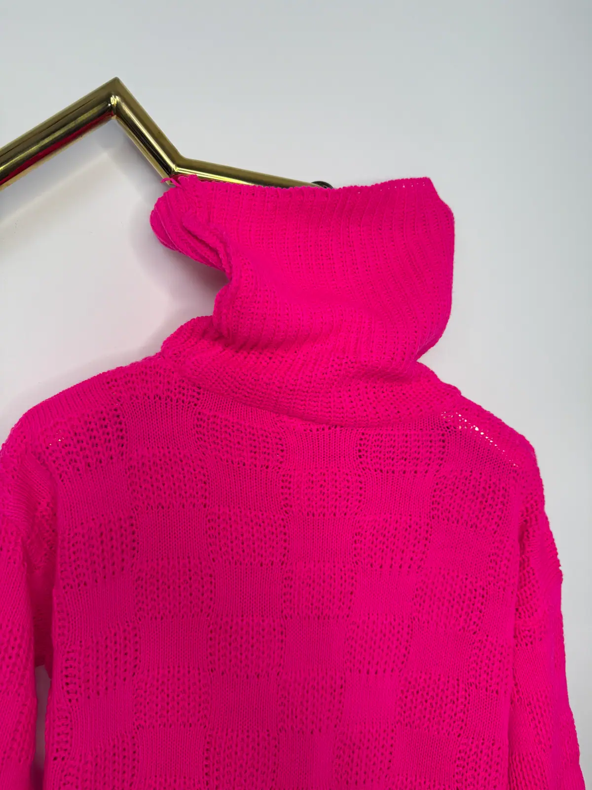 Sweter różowy golf piękny i wygodny — miniatura 9 z 11