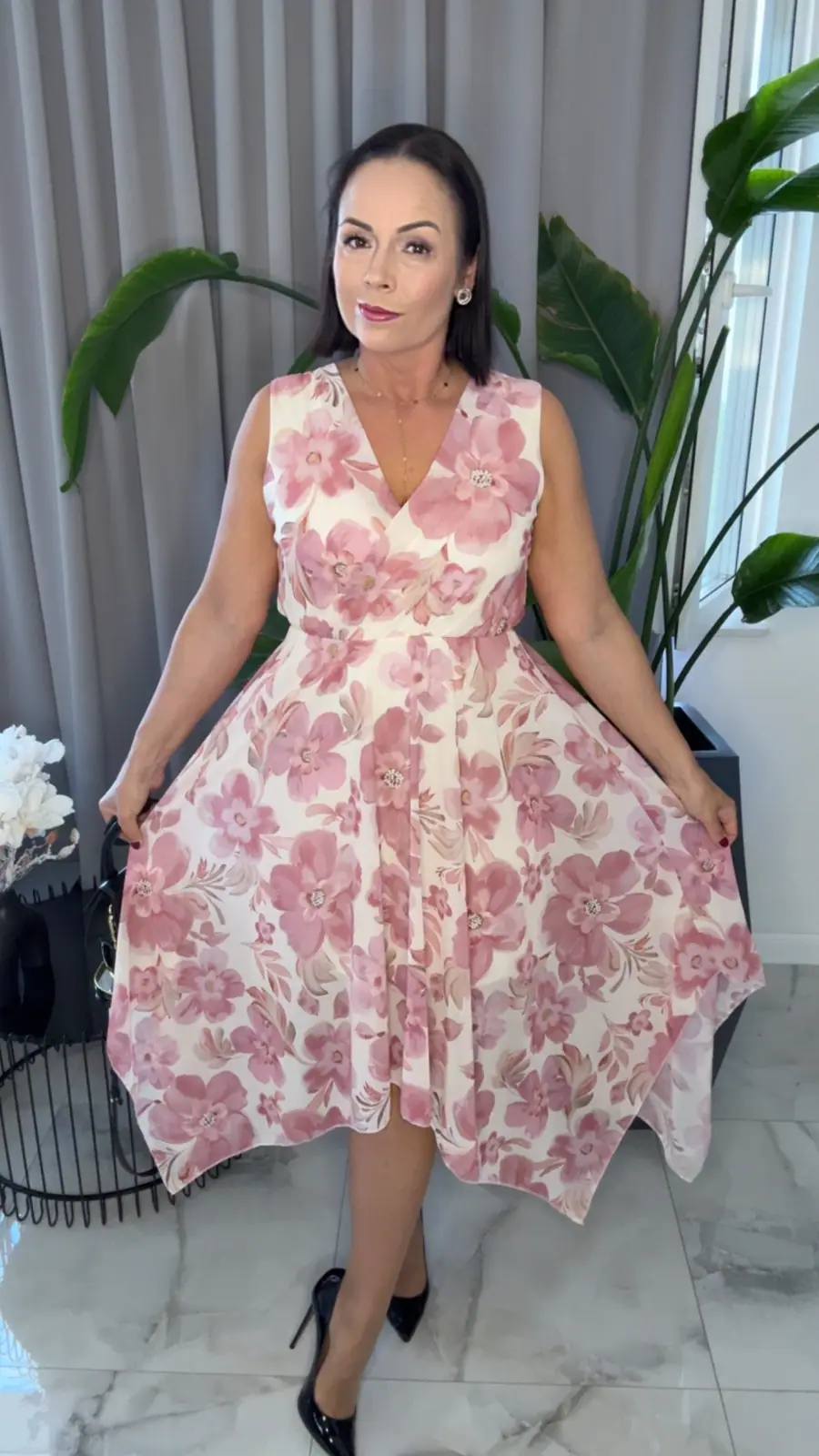 Sukienka elegancka bez rękawów w kwiaty